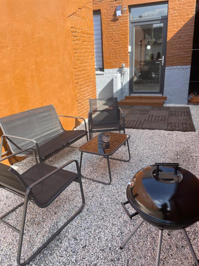 Maison Proche Du Centre Ville De La Gare L Aeroport De Шарлеруа Екстер'єр фото